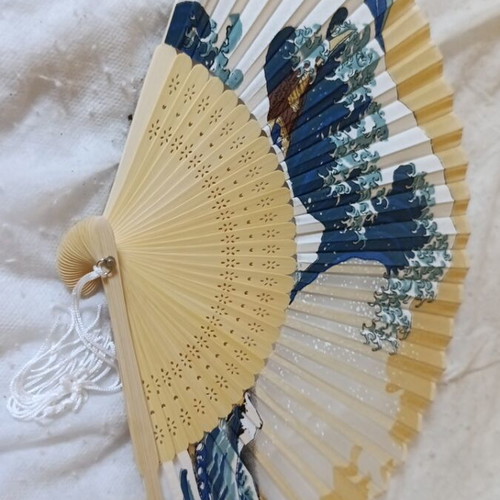 Japanese Silk Folding Fan The Great Wave new, bamboo frame