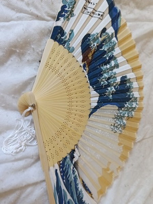 Japanese Silk Folding Fan The Great Wave new, bamboo frame