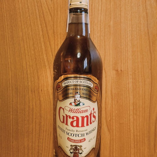 Vintage Grant's Whisky 40% vol. 700cl with cylindrical box