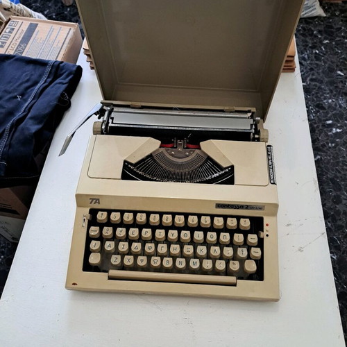 Contessa 2 de luxe portable typewriter used