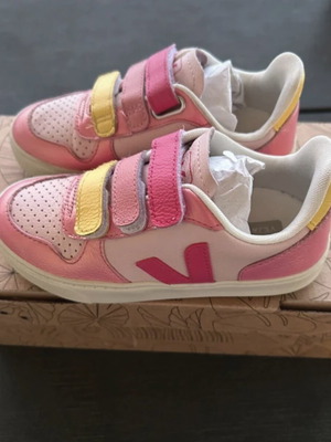 Veja children's athletic sneaker for girls with velcro, pink and yellow, size 29