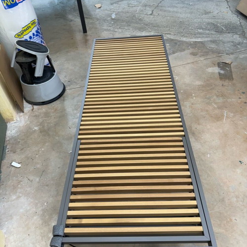 Set of aluminum and wood sun loungers with table new