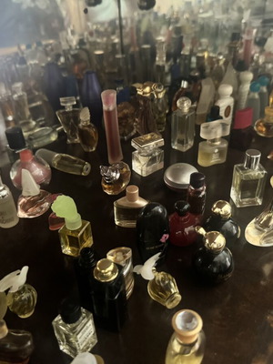 Mini perfume collection like new, 100 pieces