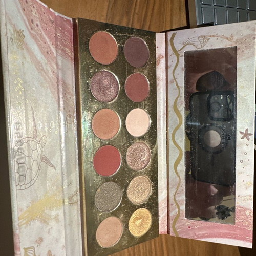 Essence Turtle You Are In My Circle eyeshadow palette used