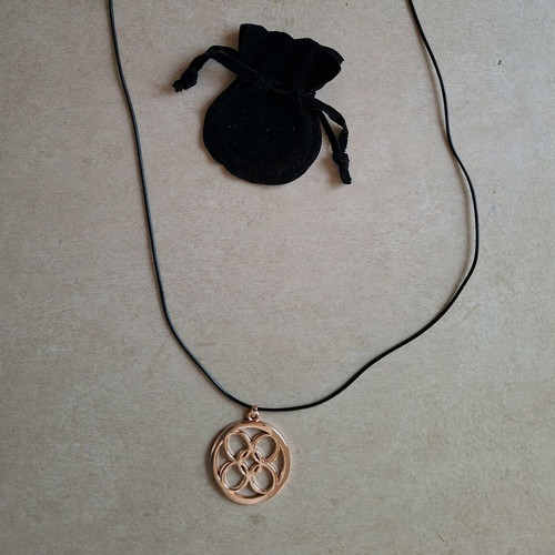 Pendant rose gold new with cord