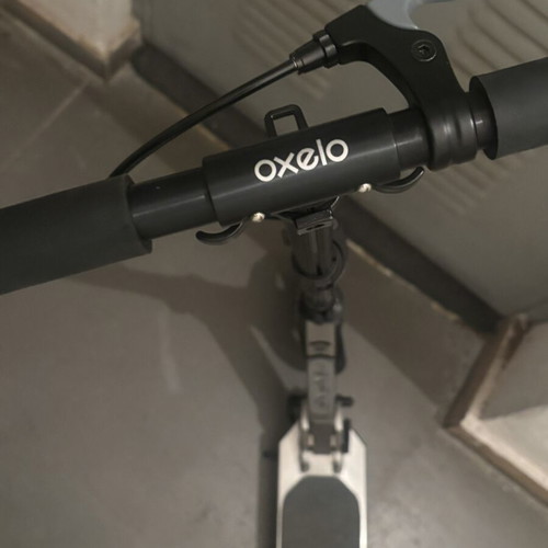 Scooter with brake on handlebar like new