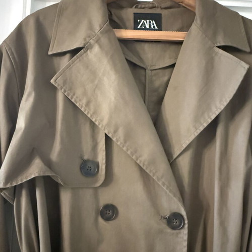 Khaki trench coat Zara like new with double-breasted buttons and belt