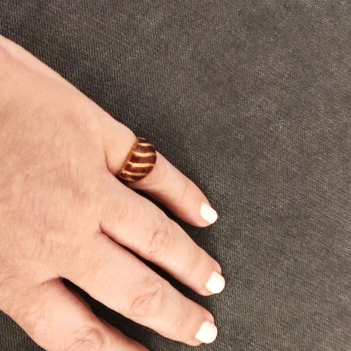 Vintage Chevalier ring 18K gold with burgundy enamel like new