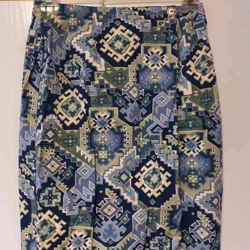 Wrap skirt like new with colorful geometric patterns