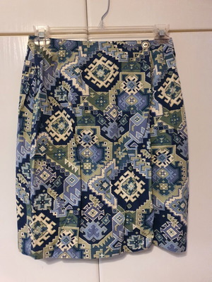 Wrap skirt like new with colorful geometric patterns
