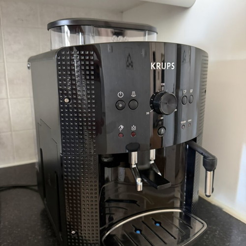 Krups Espresseria Automatic EA80/EA81 coffee machine like new