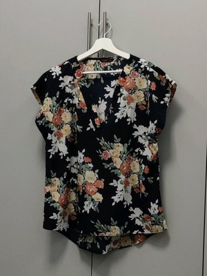Floral short-sleeve blouse Shein Curve size XL like new
