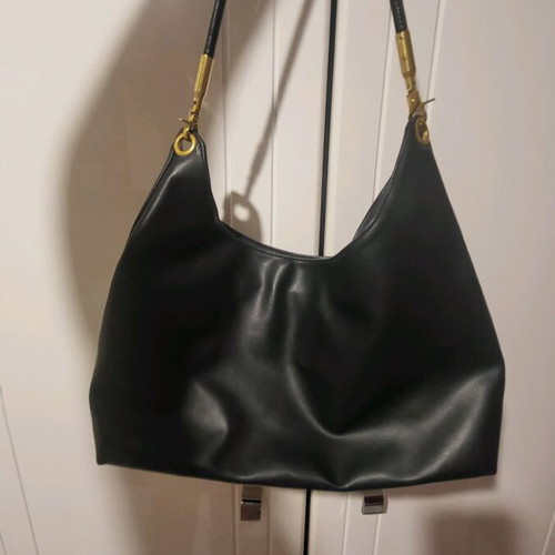 Black women's shoulder bag in leatherette like new