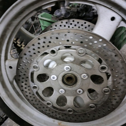 Suzuki front 17-inch rim used with brake discs