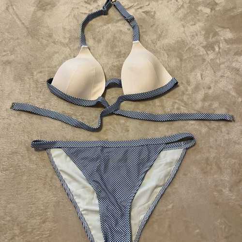 Bikini swimsuit like new, size L, with metal clasp