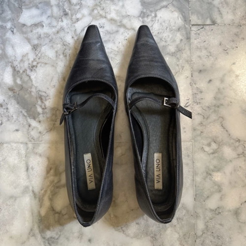 Via Uno Black Low Heel Pointed Mary Janes like new
