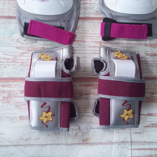 Unlites Kids Protection Set for Bicycle and Roller Skating Rider XS like new