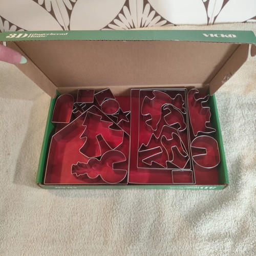 3D Gingerbread House cookie cutter set 18 pcs VICKO new