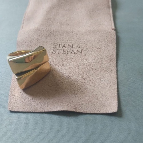 San& Stefan Women's Ring with Gold Plated Stainless Steel Like New