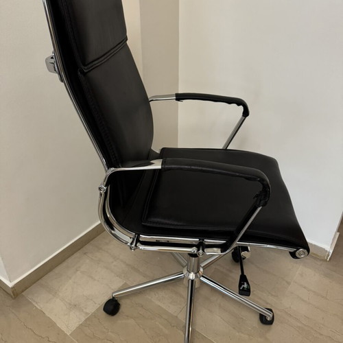 Woodwell Office Chair Synthetic Leather like new, black