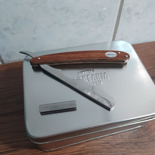 Antiga Barbearia de Bairro Shavette razor like new, wooden handle
