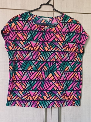 Noisy May women's short-sleeve blouse with multicolor design like new