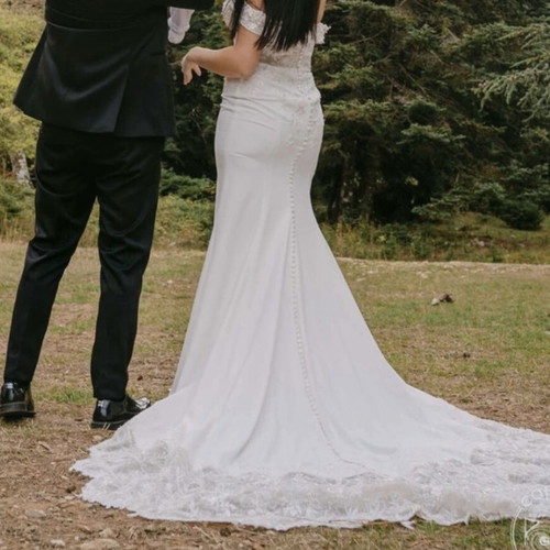 Wedding dress white with embroidered bust like new, size M