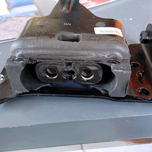 Chrysler PT Cruiser transmission mount new, 2003-2007, 2.4L
