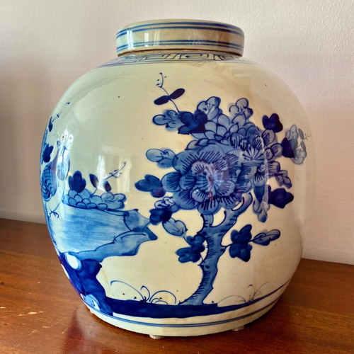 Ceramic Chinese vase spherical shape like new with lid