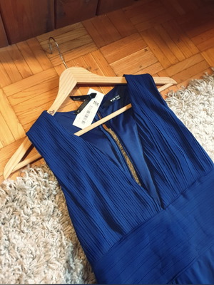 TFNC φόρεμα καινούργιο, μπλε, μέγεθος S, αφόρετο με ελαττωματικό φερμουάρ