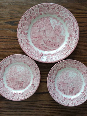 Churchill England porcelain dish set like new with 1 large and 6 dessert plates