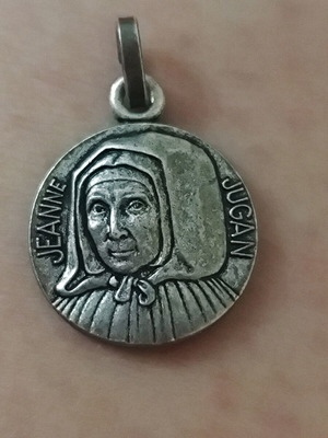 Vintage Jeanne Jugan pendant used, silver color