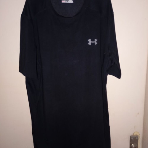 Under Armour Heat Gear men's sports t-shirt used, size M, black