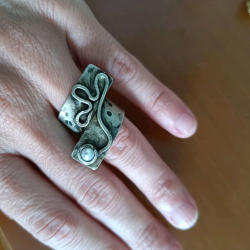 Handmade ring like new, silver metal, size 5.5