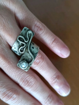 Handmade ring like new, silver metal, size 5.5