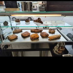 Heated Display Case like new, large capacity with shelf