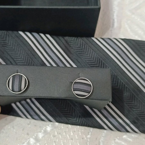 Set of cufflinks, tie and handkerchief like new, 100% silk black