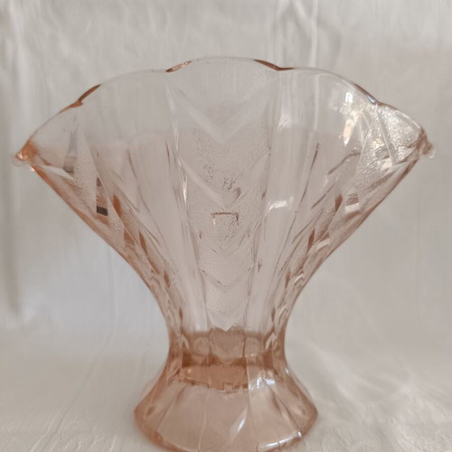 Vintage Rosaline pink pressed glass vase Art Déco like new