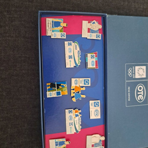 Athens 2004 pins in collectible case like new
