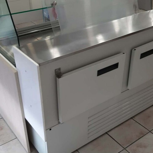 Dominox Via 159-20 Display Case with Forced Cooling Like New
