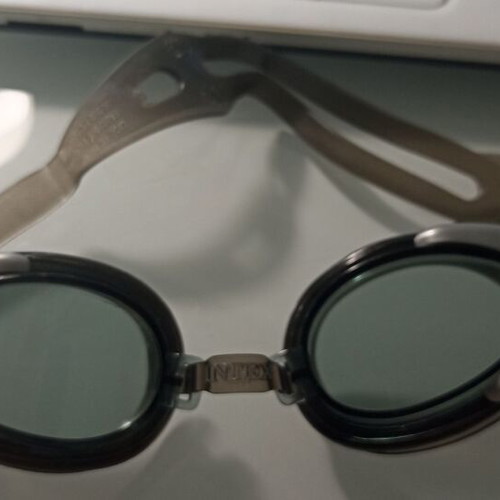 Swimming goggles