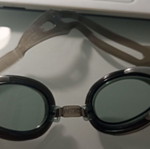 Swimming goggles