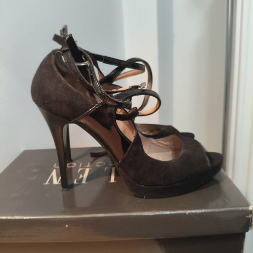 Ellen Shoes black suede sandals used, size 39, with straps and wedge