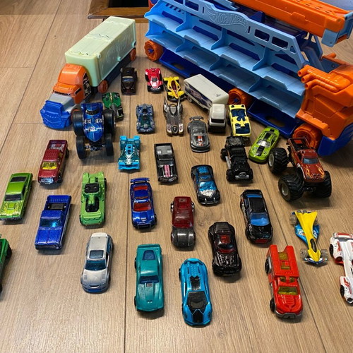 Hotwells toy cars and trucks like new