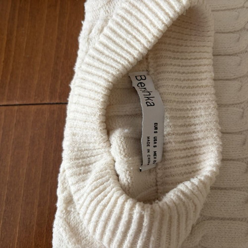 Bershka knitted white sweater like new, size S