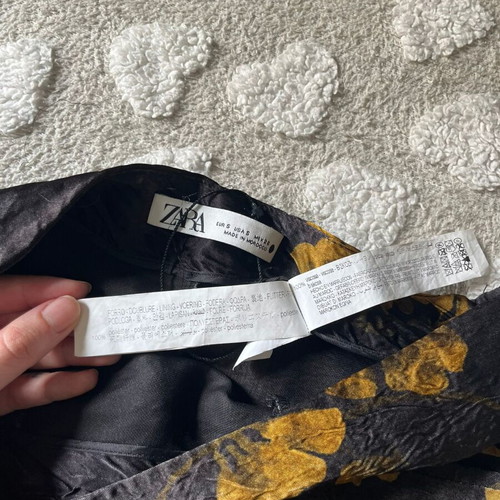 Zara woman high waisted printed skirt like new, black and gold