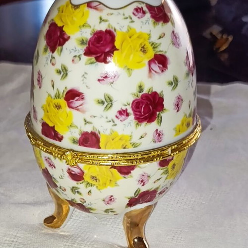 Porcelain Limoges Egg Jewelry Box like new, Fabergé style