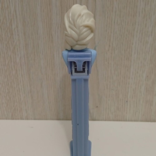 PEZ Walt Disney Frozen Princess Elsa candy dispenser