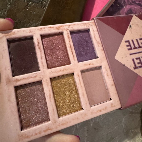 Rocket palette Sephora eye shadow packs used