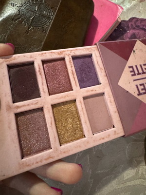 Rocket palette Sephora eye shadow packs used